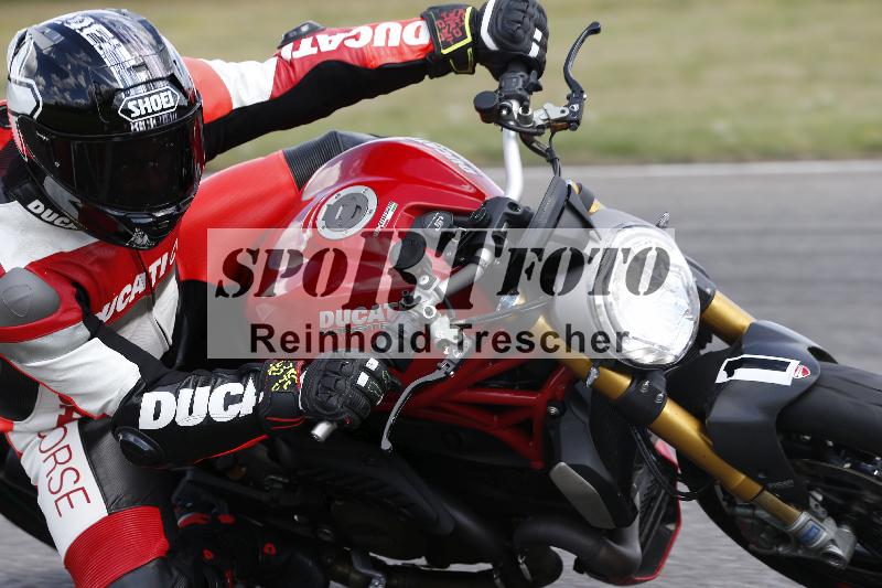 Archiv-2025/05 14.04.2025 Plüss Moto Sport ADR/Freies Fahren/1